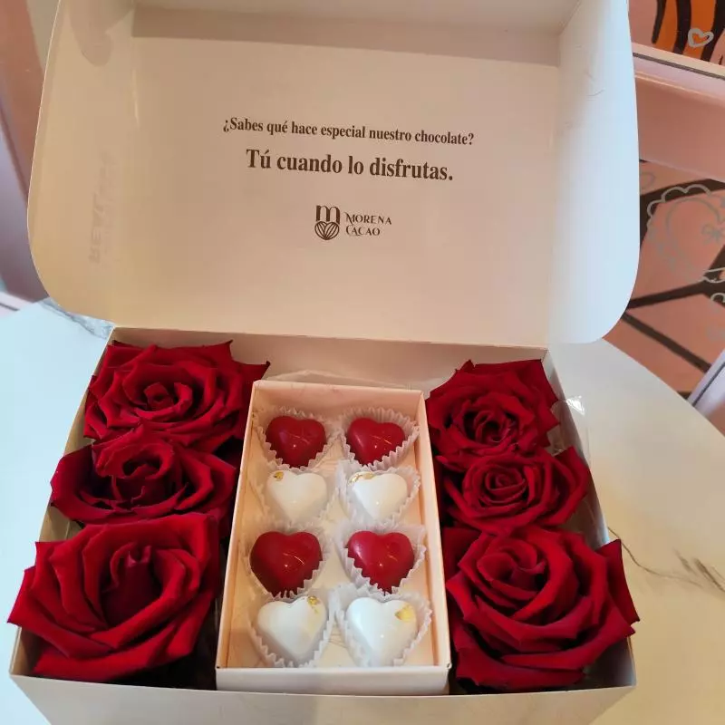 #4/ ROSAS ROJAS Y BOMBONES