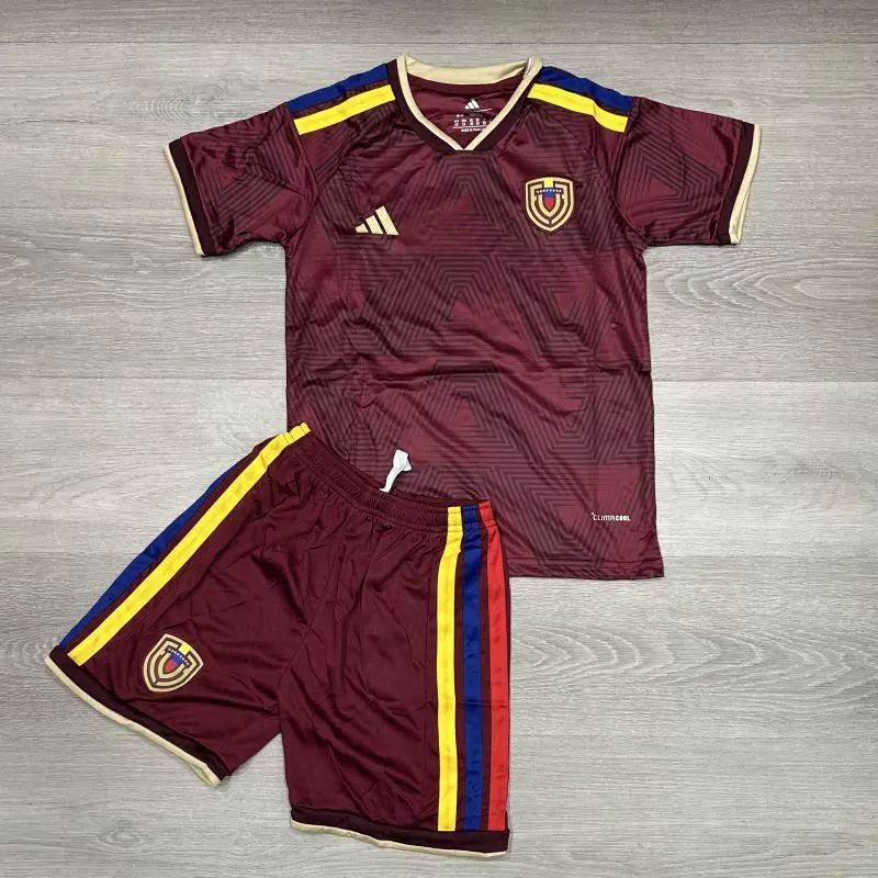 Conjunto vinotinto local 2026