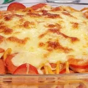 (G)Macarrão com Salsicha a Parmegiana