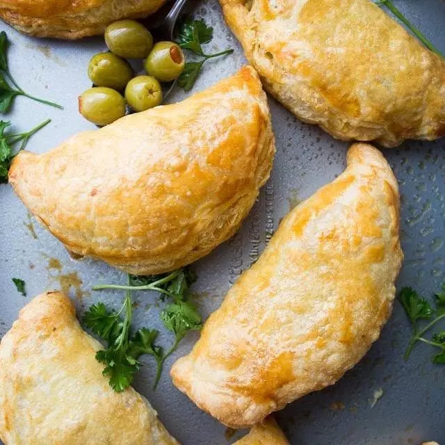 • Empanada de Aceituna