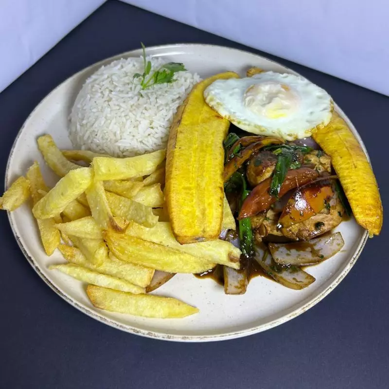 POLLO SALTADO