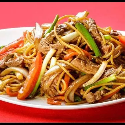 Tallarin Saltado de Pollo