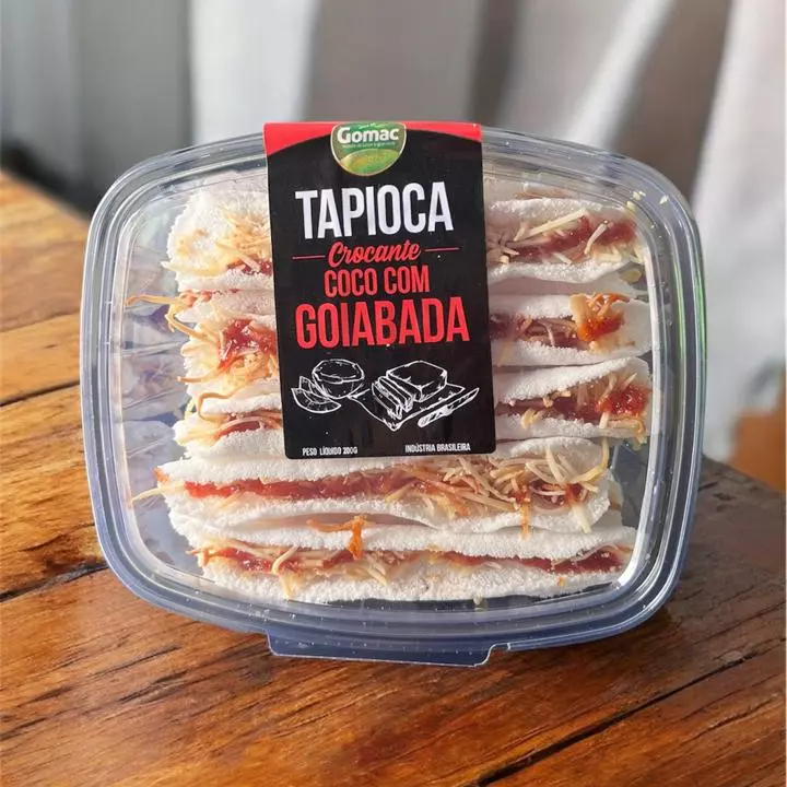 Tapioca crocante com goiabada e coco