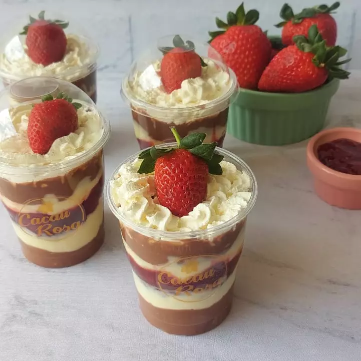 Copo Trufado com geleia de morango