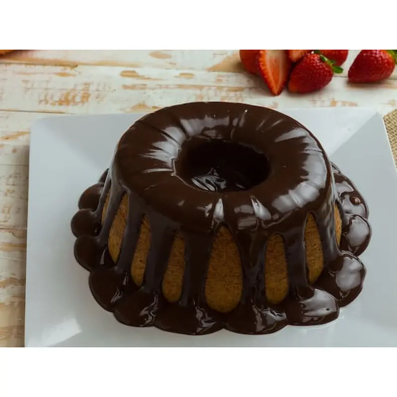 Bolo de Cenoura Cobertura Chocolate + Coca Cola Original 2l