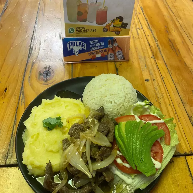 Encebollado de carne en tiras(copy)