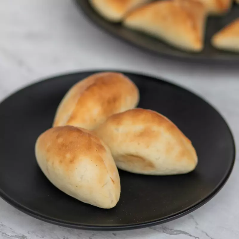 Esfiha fechada calabresa catupiry