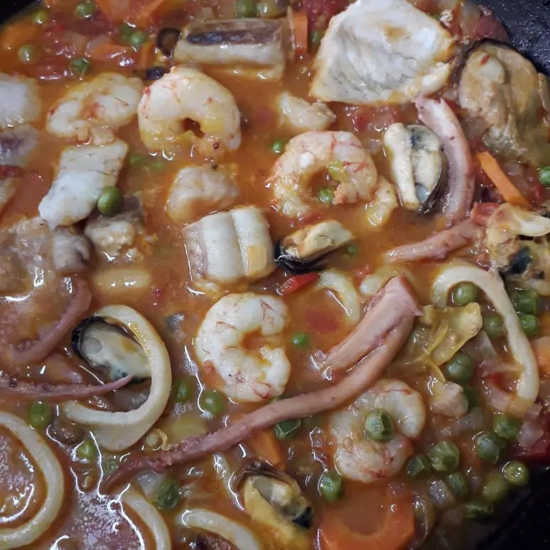 Cazuela de Pescados y Mariscos