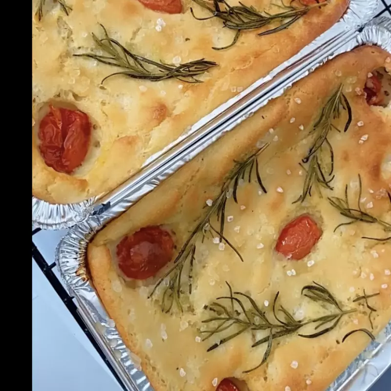Focaccia tomate cereja c/ alecrim
