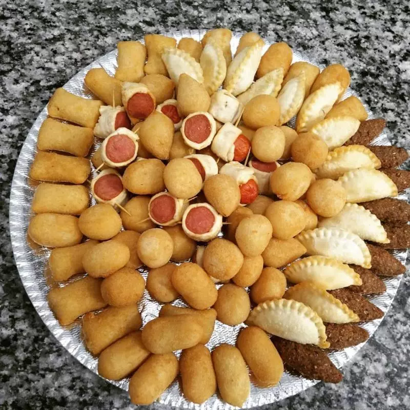 40 MINI SALGADOS FRITOS VARIADOS