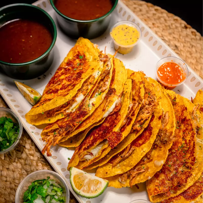 Combo 6 Familiar: 10 Tacos de Birria