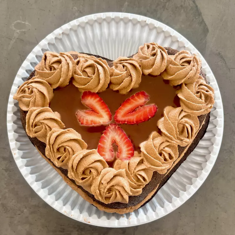 Corazon de chocolate con frutillas