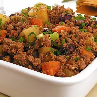 Carne moida com legumes