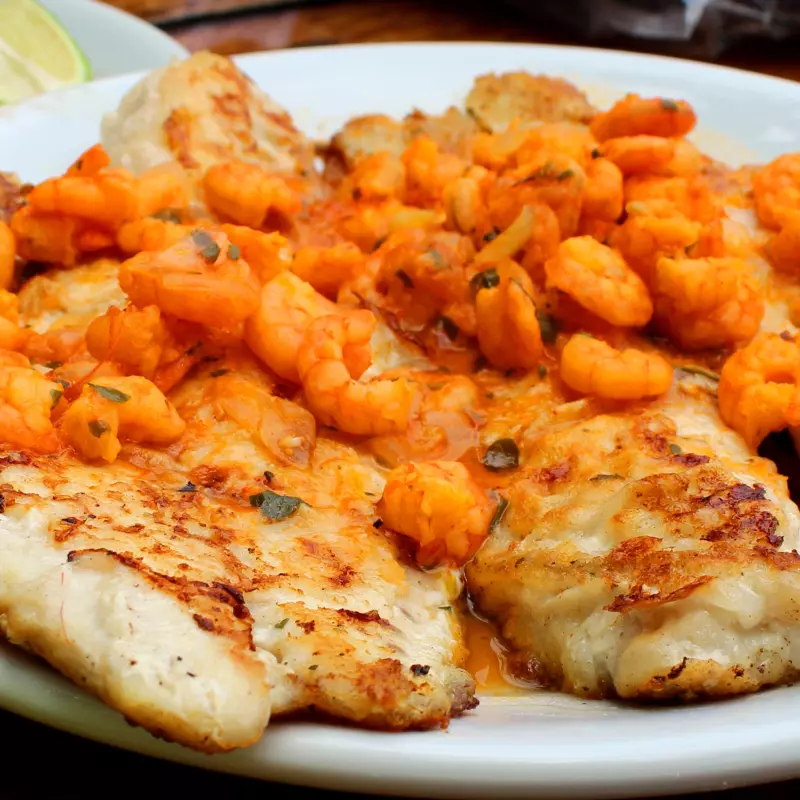 FILÉ DE PEIXE C/ MOLHO DE CAMARÃO