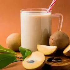 Jugo Níspero en leche