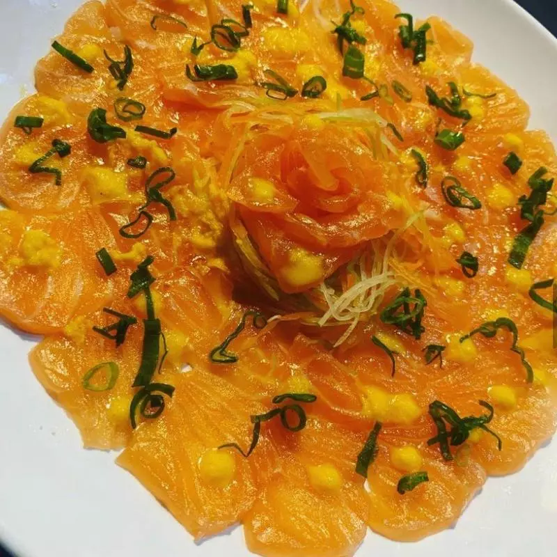 Carpaccio de salmão
