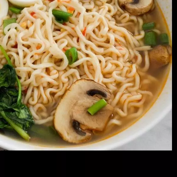 13. RAMEN VEGETARIANO 1/2L.