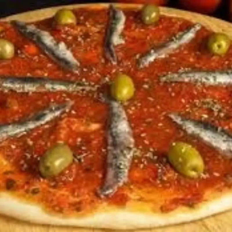 • Pizza de Anchoas y Salsa