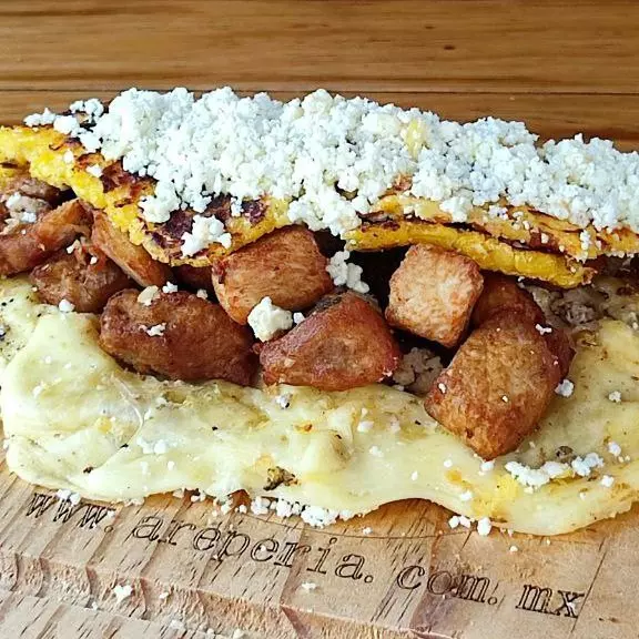 CACHAPA CON COCHINO FRITO