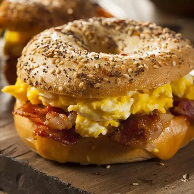 Bagel con Tocino