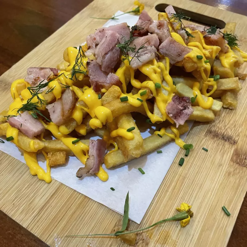 Papas fritas QuesoCheddar y Tocineta