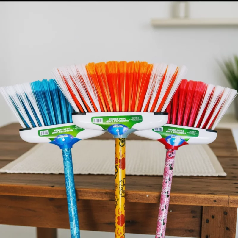 Vassoura Duas Cores c/ cabo