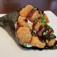 Temaki salmão empanado com creme che