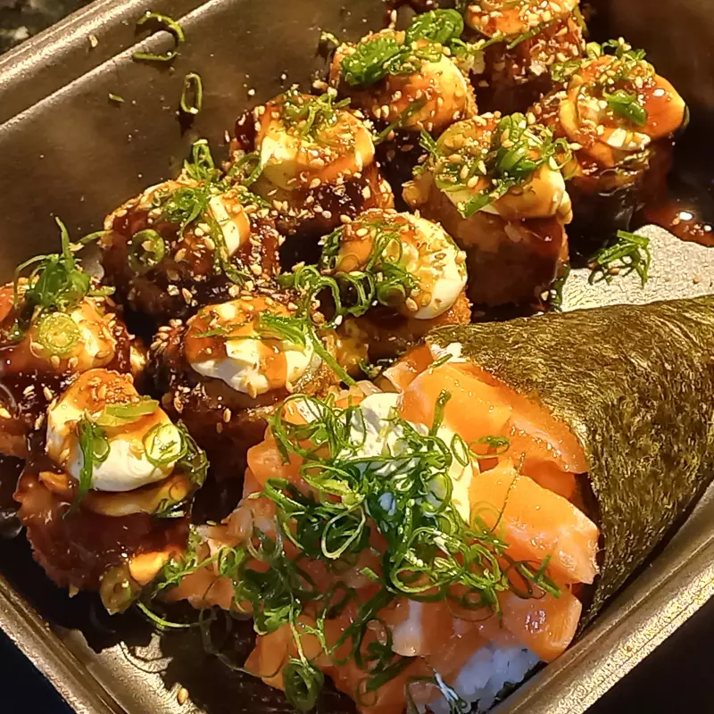 Hot Roll (10 un)+Temaki Filadélfia