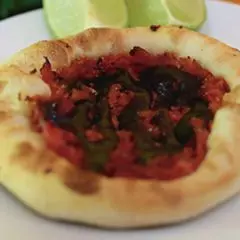ESFIHA CALABRESA COM BARBECUE