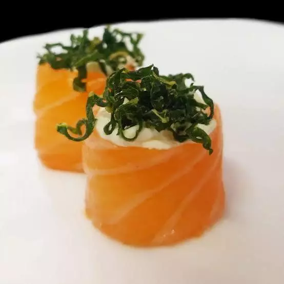 Jōe de salmão e couve crispys