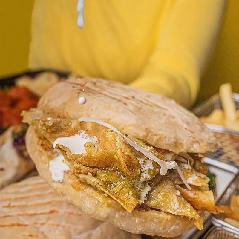 Torta chilaquiles verdes c/pollo