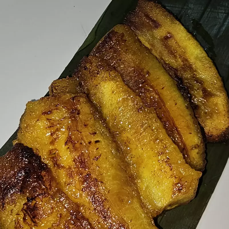 Platano frito/Fried sweet plantain