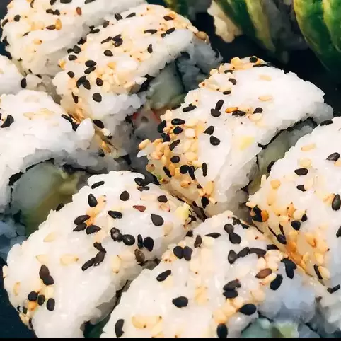 30.1 CALIFORNIA MAKI 6 PIEZAS MEDIA ORDEN