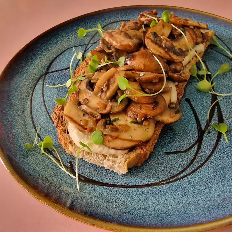Mushrooms & Hummus