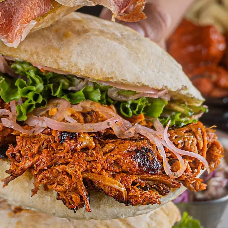 Torta cochinita pibil