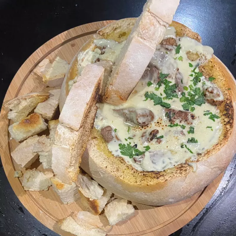 Filé Mignon c/ Pão com Gorgonzola