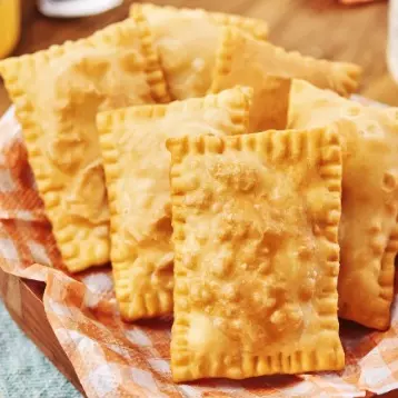 Pastel de queijo e orégano