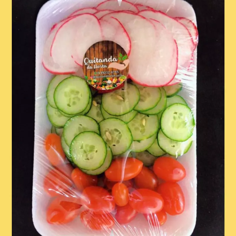 Tomatinhos, pepino e rabanete