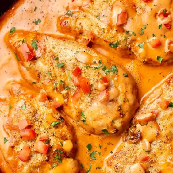 Lun 22 Junio - Pollo en crema tomate