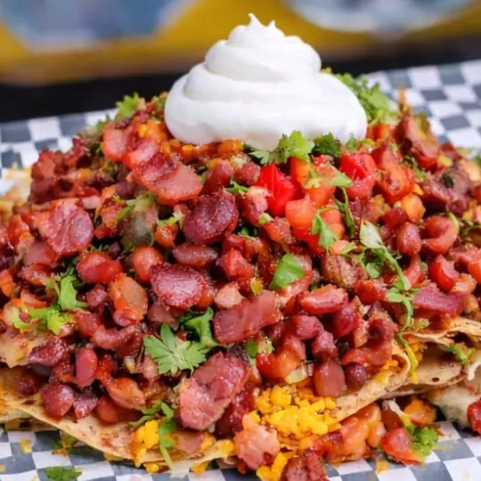 Bacon Cheese Nachos ó Papas Locas