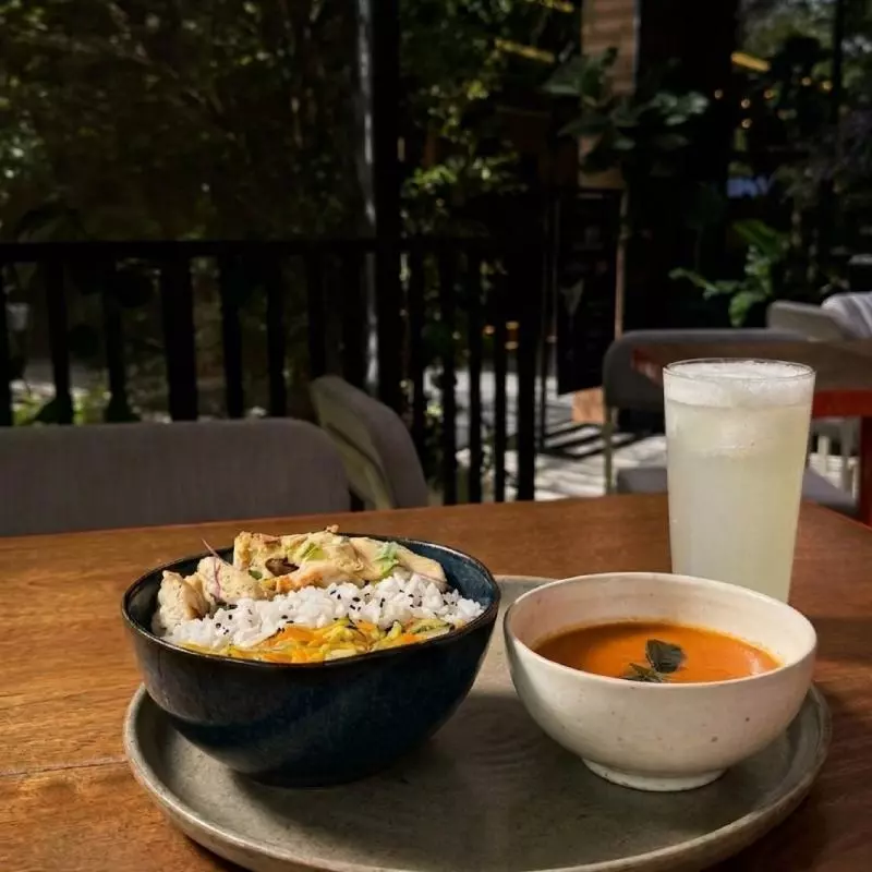 BOWL DE POLLO + SOPA