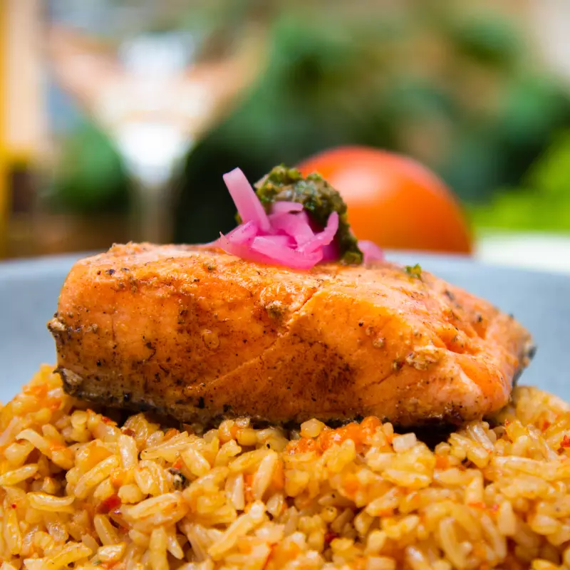 Salmón con arroz oriental