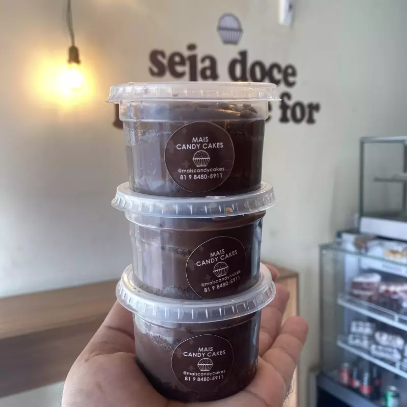 Mini bolo no pote de brigadeiro