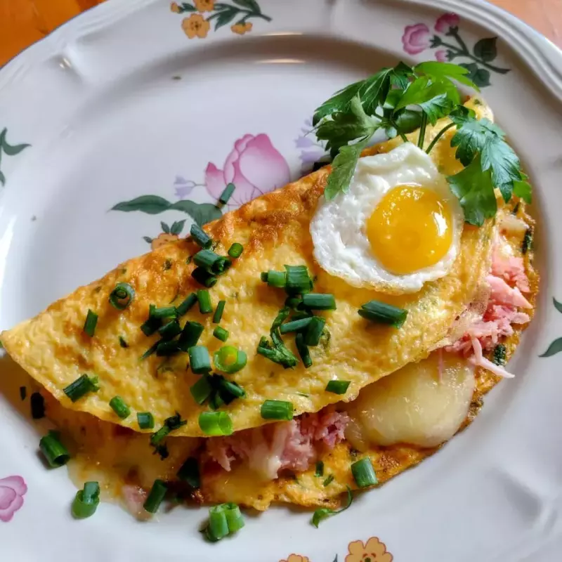 OMELETE PRESUNTO E MUSSARELA
