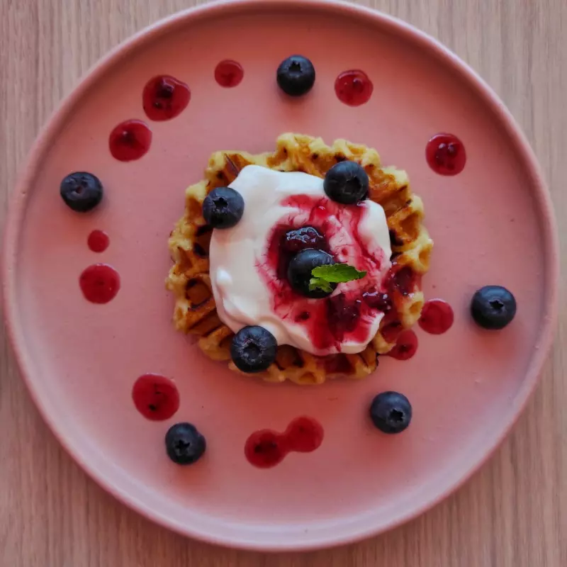 Waffle de almojábana griego