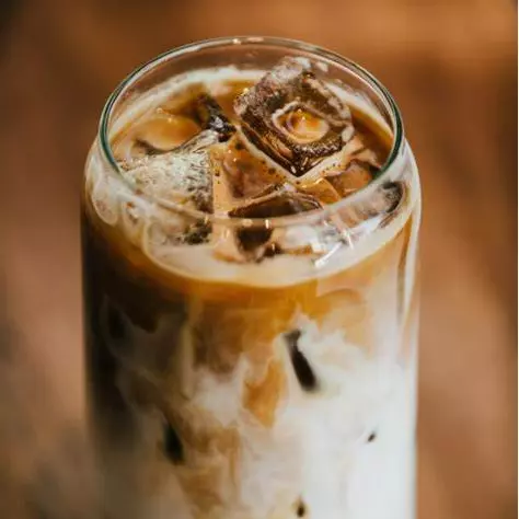 Dirty chai latte frío