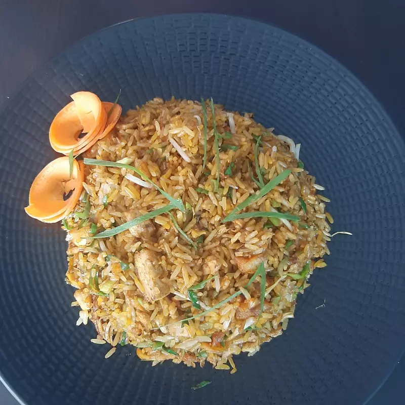 ARROZ FRITO CON POLLO