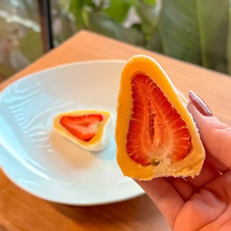 Coxinha de morango com leite ninho