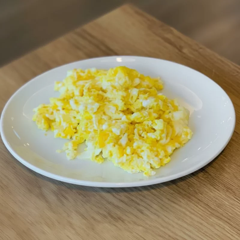 Porción de huevo revuelto