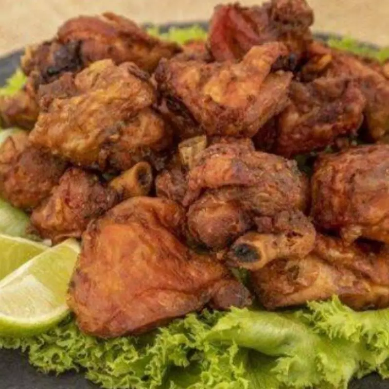 Porção de frango a passarinho